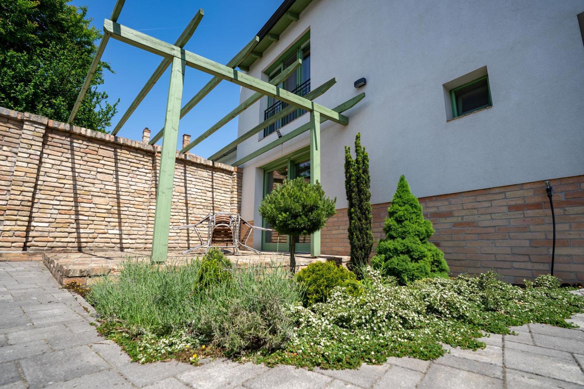Jokai Apartman Dunafoldvar Exterior foto